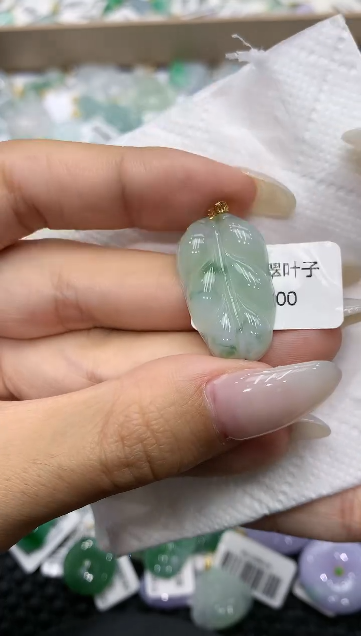 颈饰18K金镶嵌翡翠111111111111