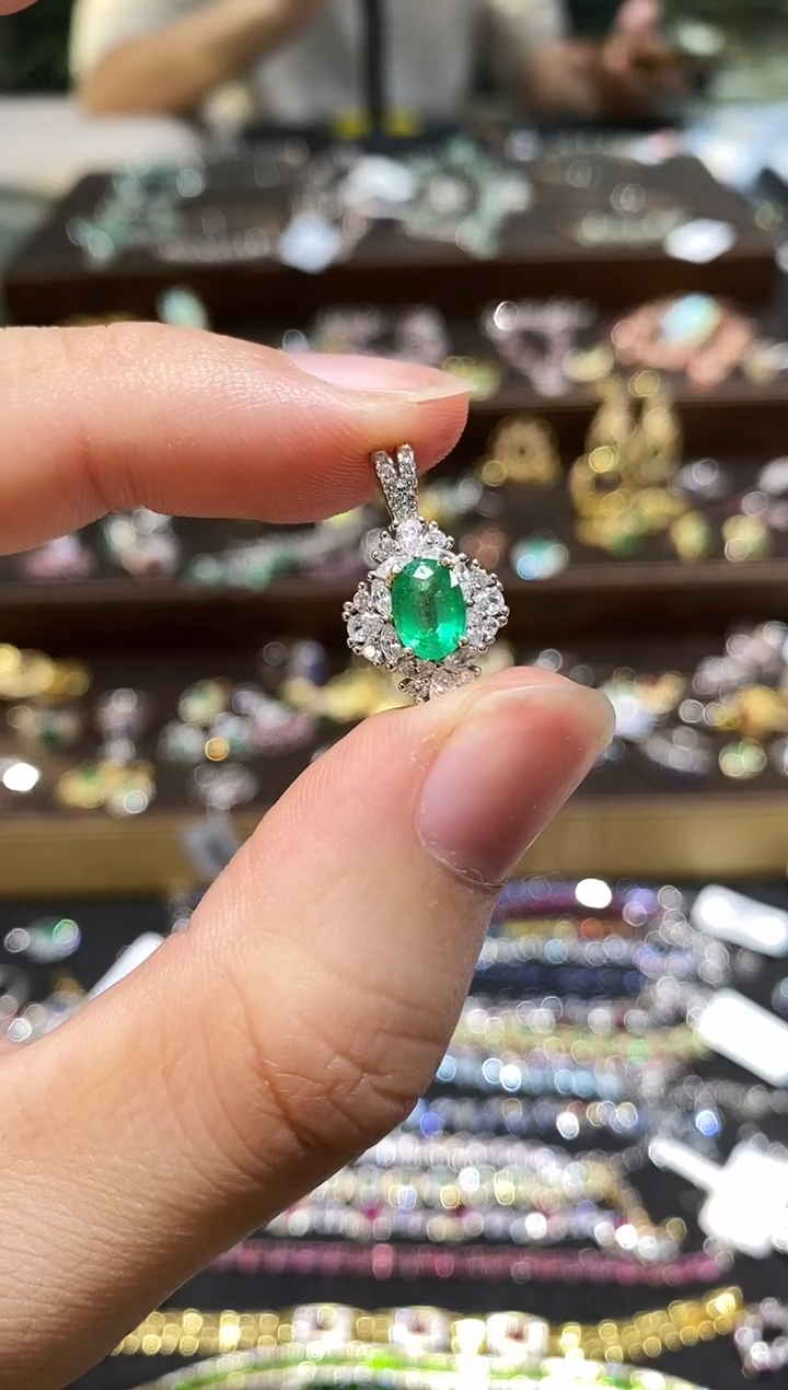 【闪购商品】祖母绿颈饰银S925镶嵌吊坠