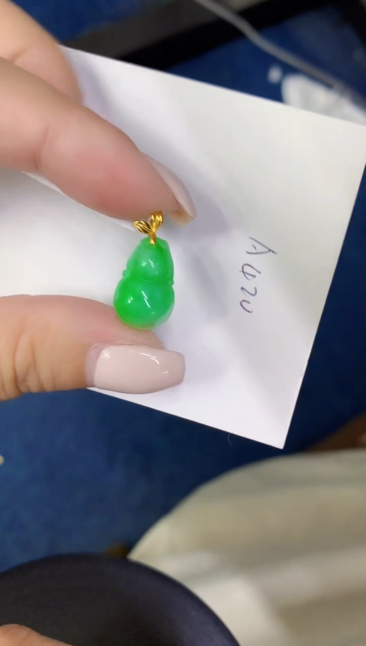 颈饰18K金镶嵌翡翠缅甸天然翡翠A货