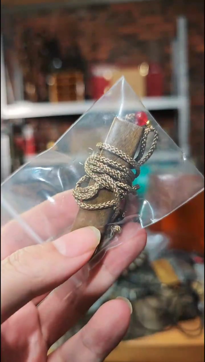 金丝楠     脖挂