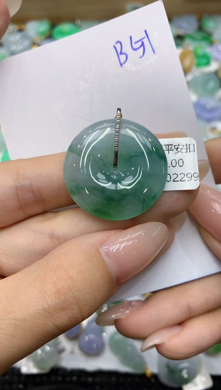 翡翠18K金镶嵌颈饰111111111111