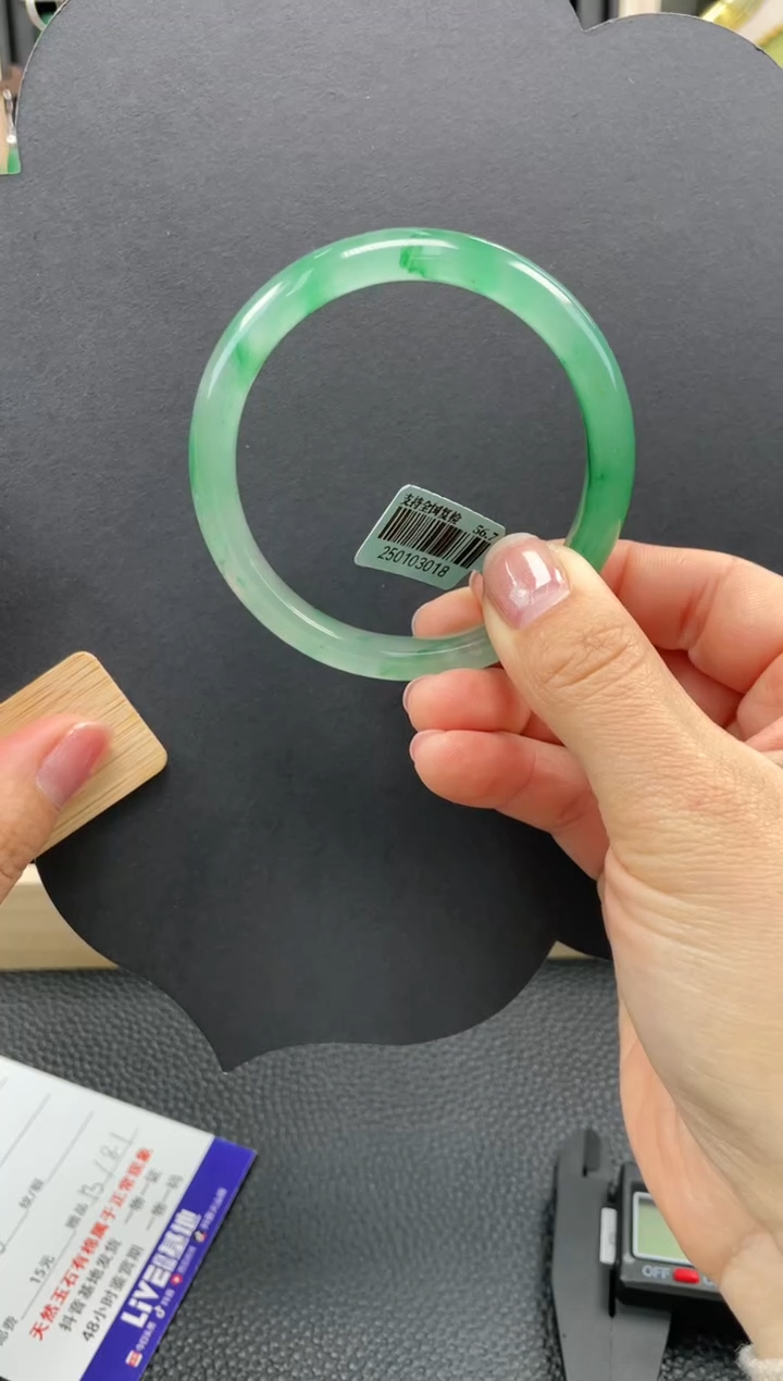 【闪购商品】石英质玉手镯未镶嵌口径56+