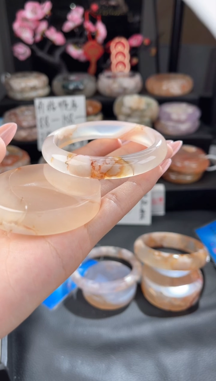 【闪购商品】石英质玉手镯未镶嵌54