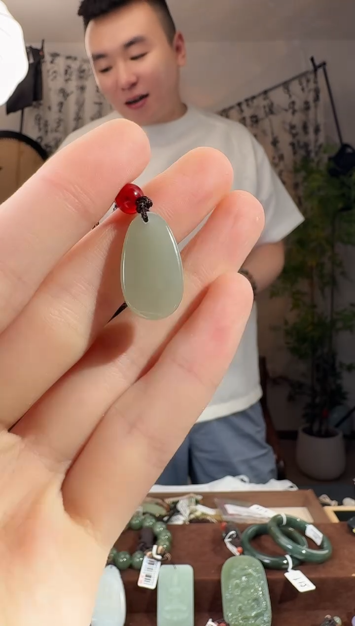 和田玉未镶嵌颈饰无事牌