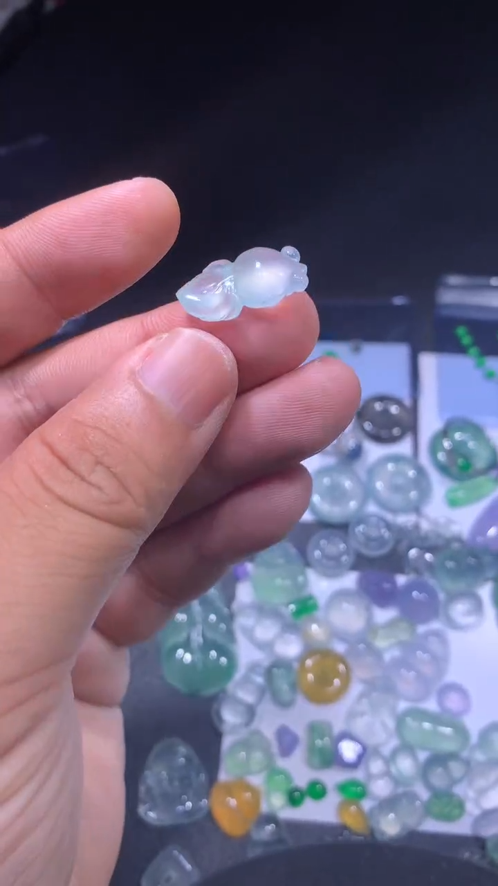 颈饰未镶嵌翡翠金鱼