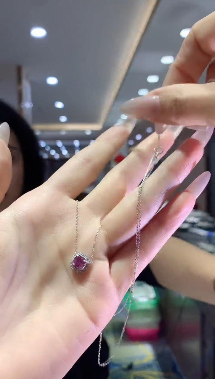 【闪购商品】蓝宝石项链18K金镶嵌70分帕帕拉恰项链