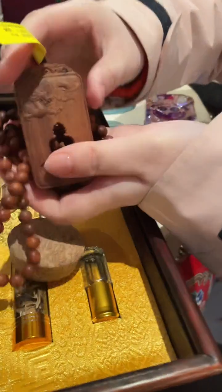 【闪购商品】木新沉镂空佛套盒