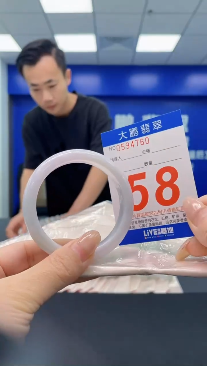 翡翠手镯未镶嵌AAAAAAAAAAAAAAAA
