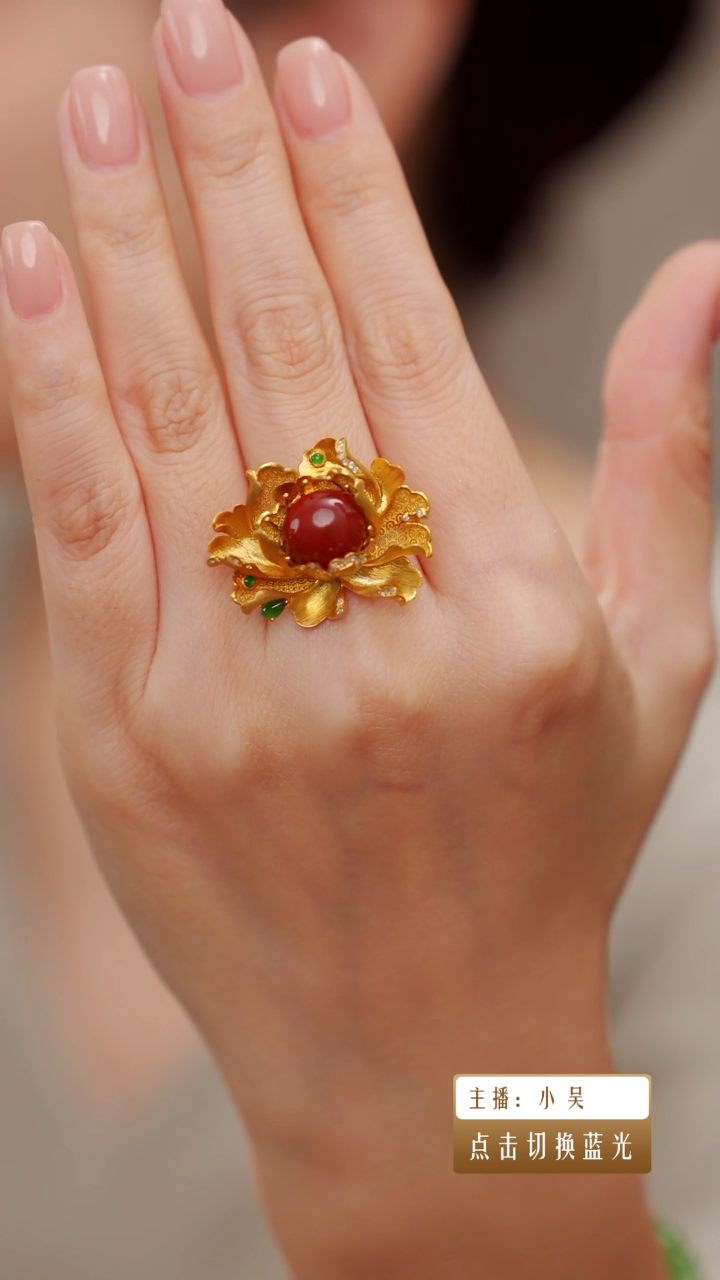 南红玛瑙戒指18K金镶嵌牡丹花