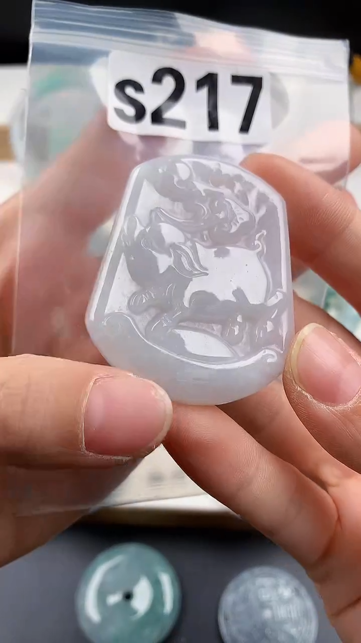 颈饰未镶嵌翡翠天然翡翠吊坠挂件
