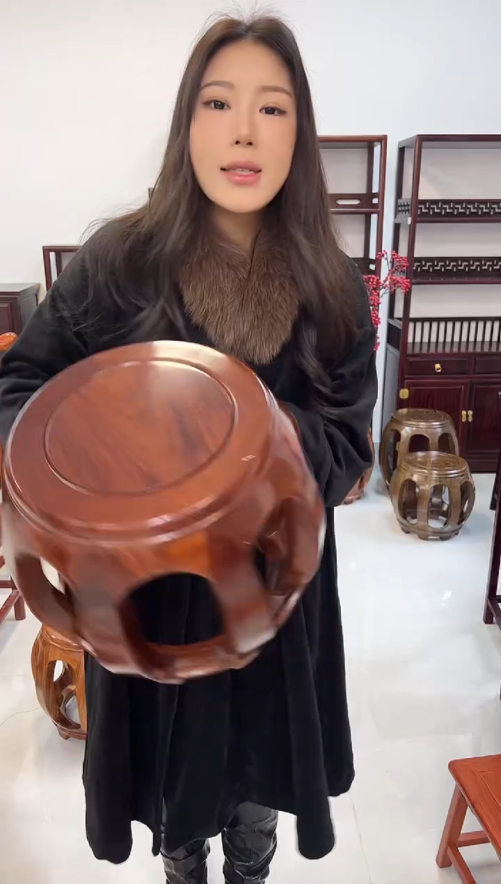 花梨木类家具一对亚花梨小号胡桃色鼓凳