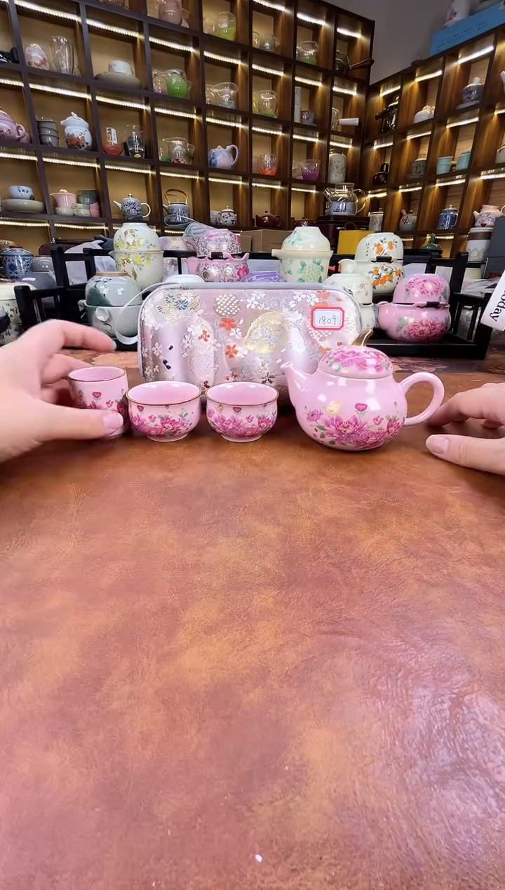 瓷片粉色梨形手把壶旅行