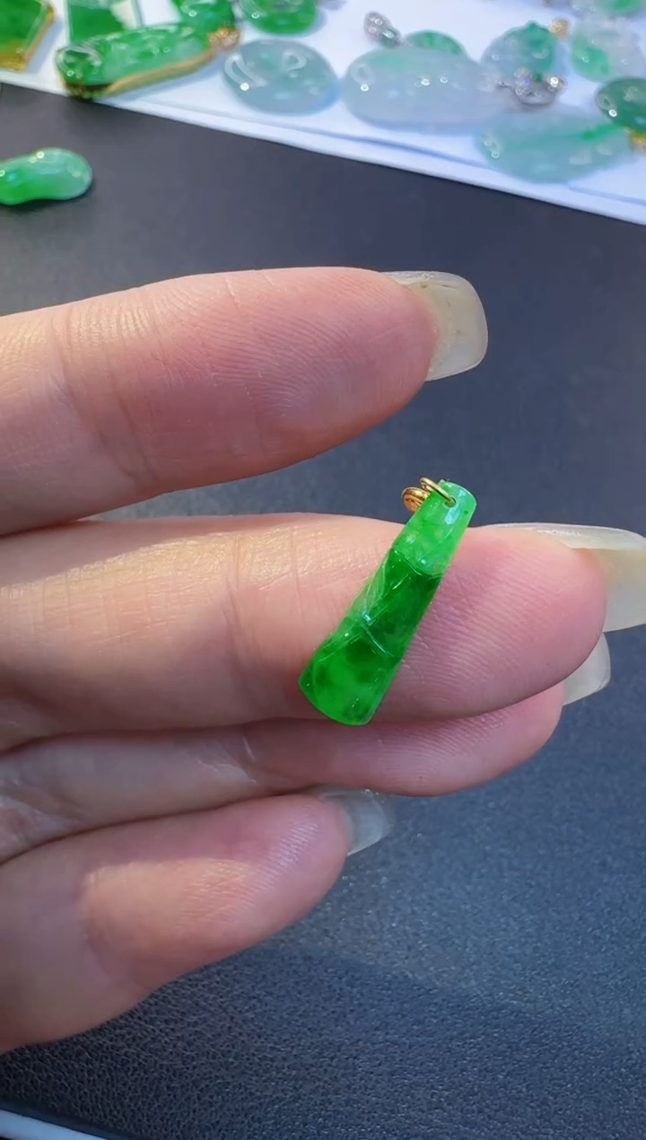 【闪购商品】翡翠18K金镶嵌颈饰缅甸翡翠A货吊坠