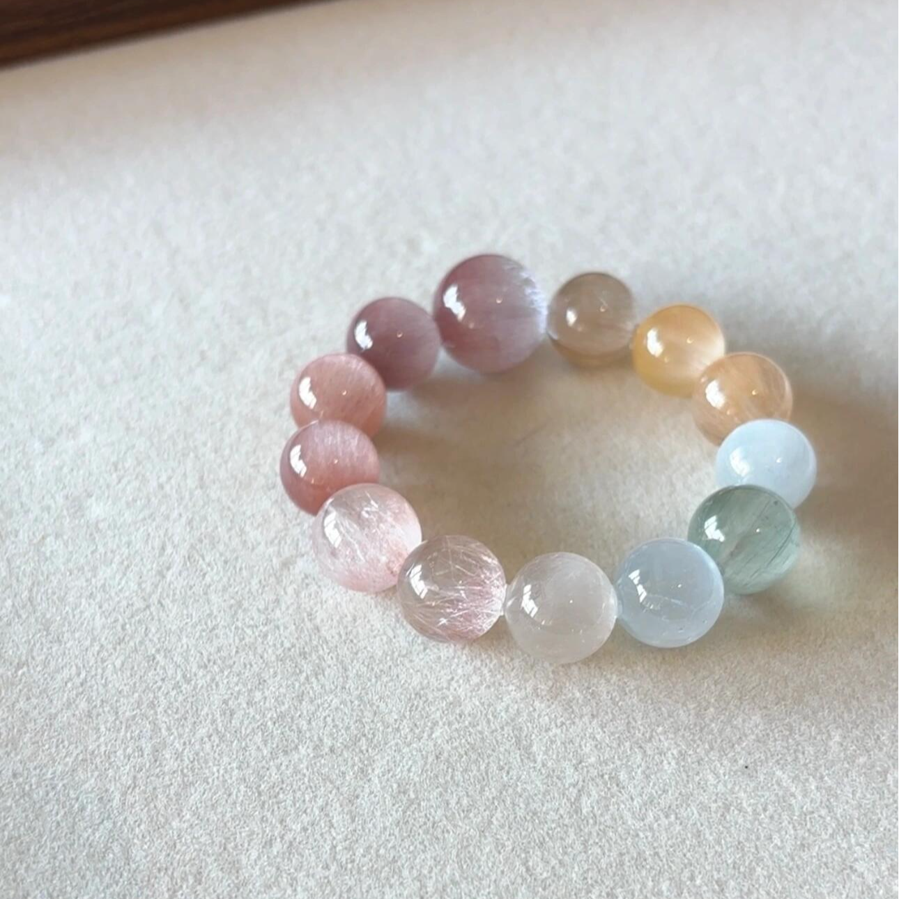 小众新款马卡龙色手串饰品天然彩色兔毛水晶手链女款多样性发一