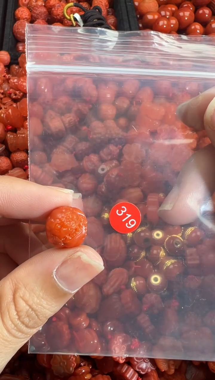 南红玛瑙未镶嵌颈饰1