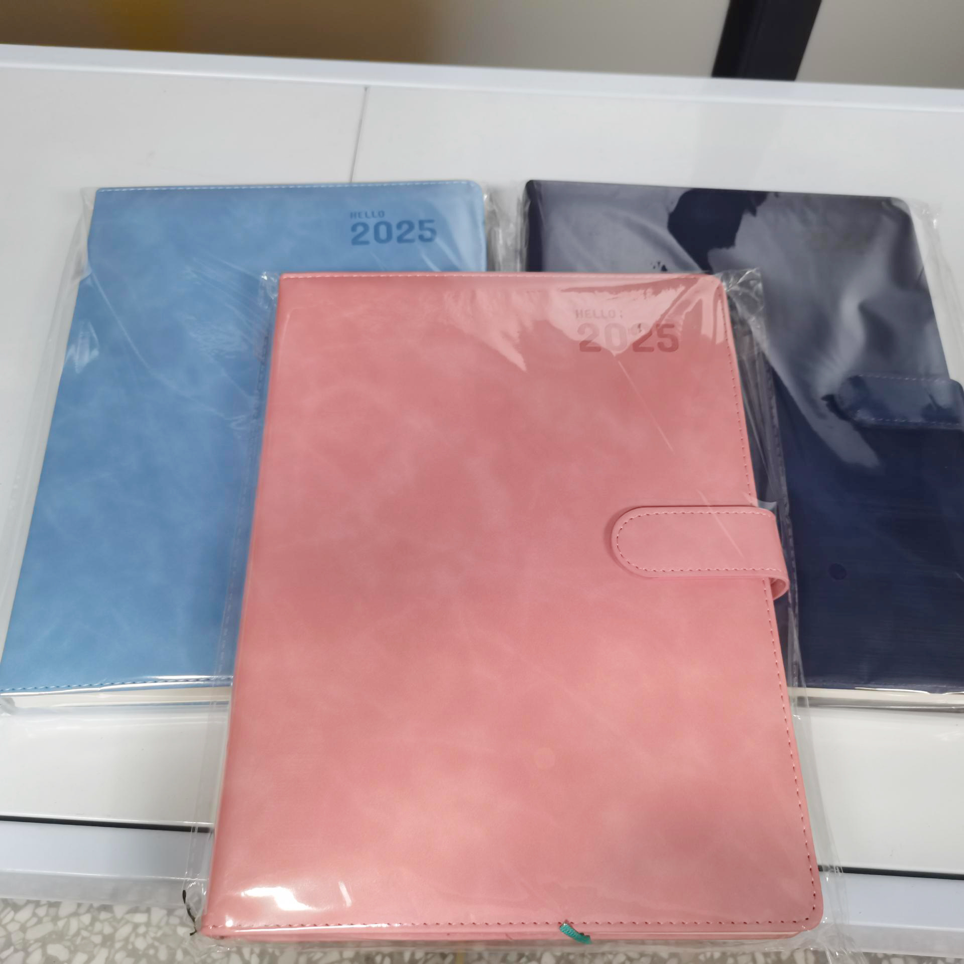 1-1 A4 羊巴搭扣日程本 25年 颜色随机 瑕疵 介意勿拍 202张 
