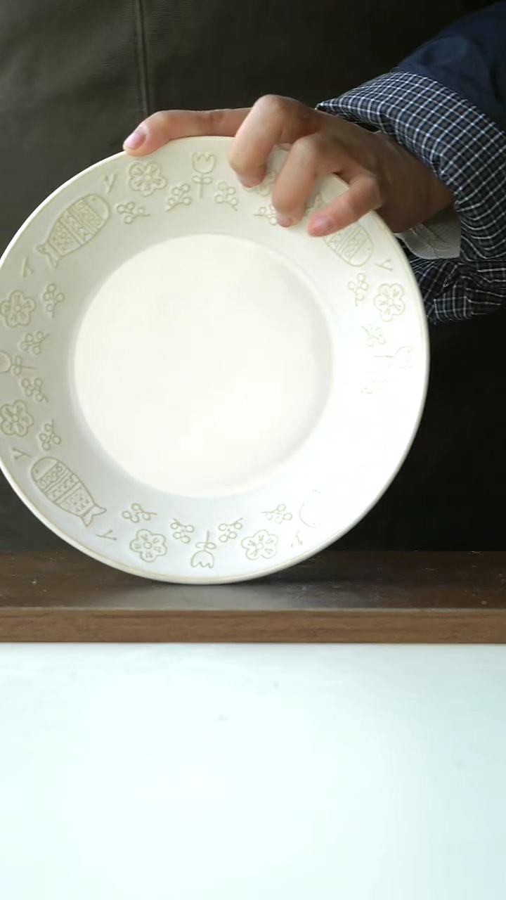 【闪购商品】陶瓷花和鱼21cm深盘@4-2@