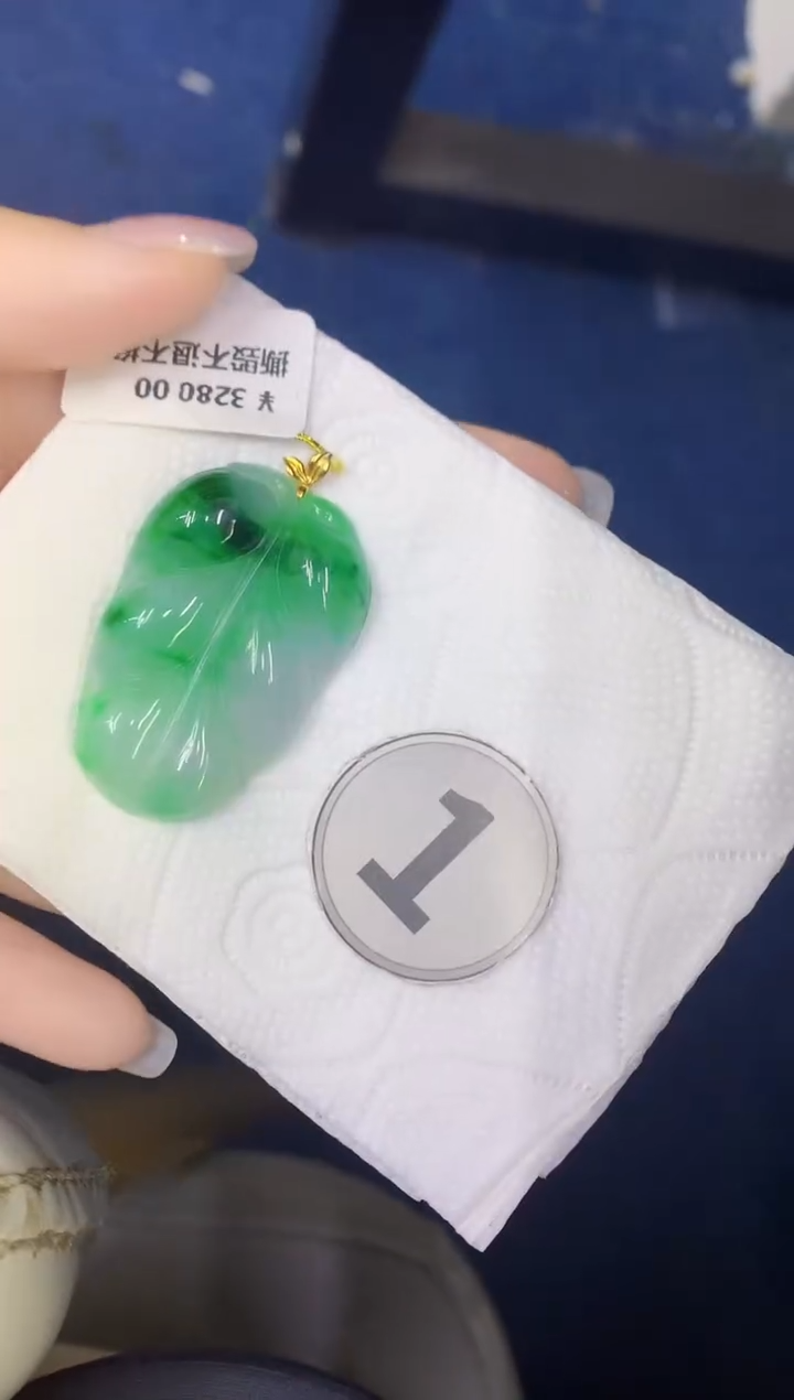 颈饰18K金镶嵌翡翠缅甸天然翡翠A货