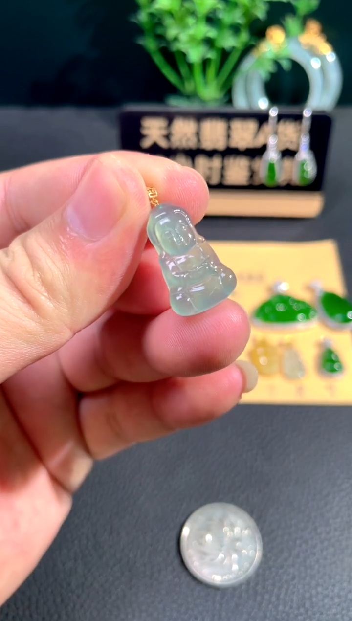 颈饰18K金镶嵌翡翠翡翠