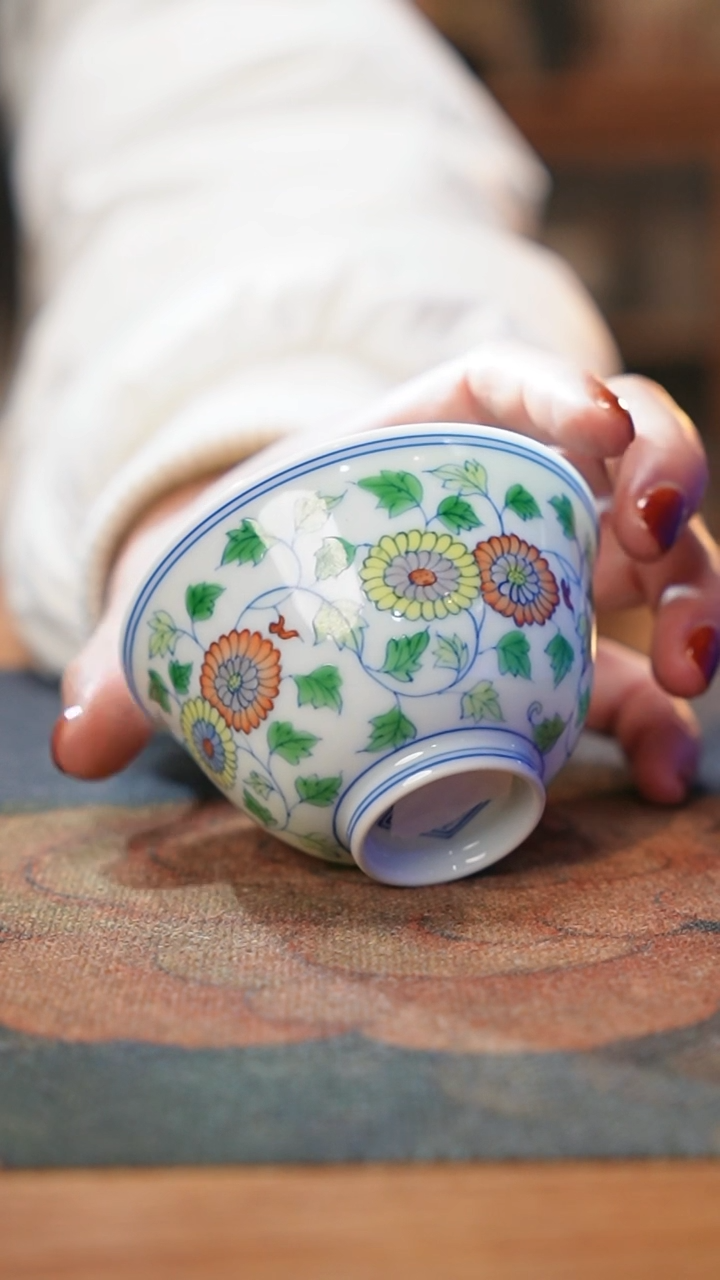 【闪购商品】青花斗彩缠枝菊花纹杯