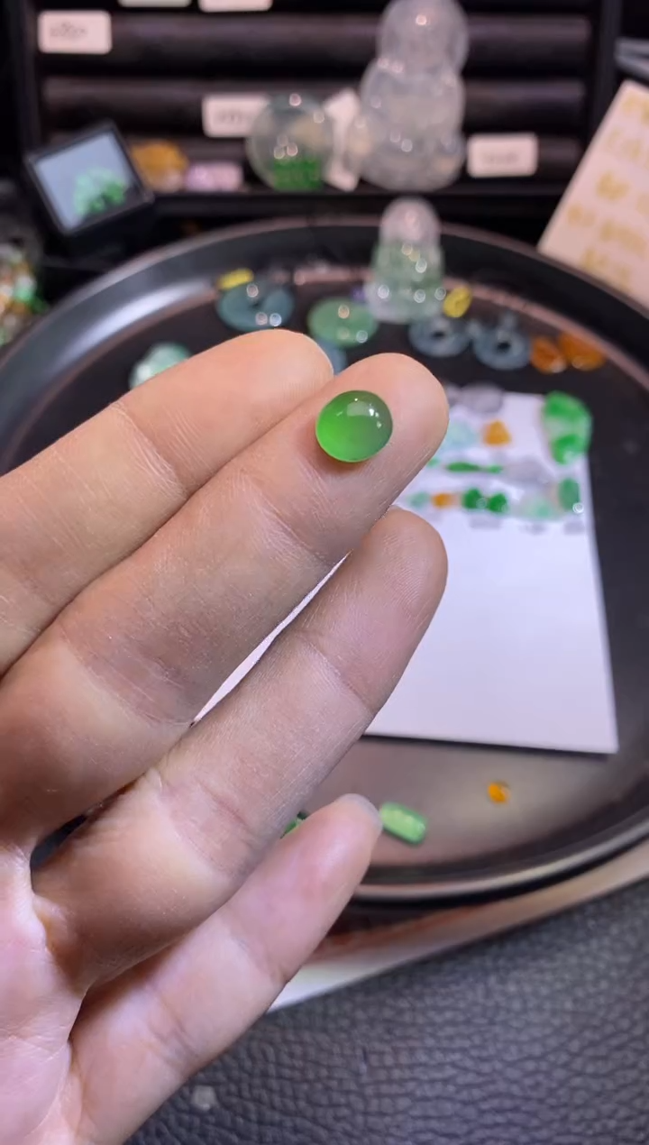 翡翠挂件未镶嵌蛋