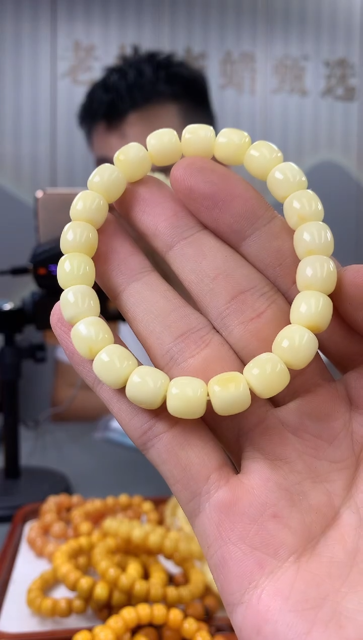 【闪购商品】琥珀裸石未镶嵌手串