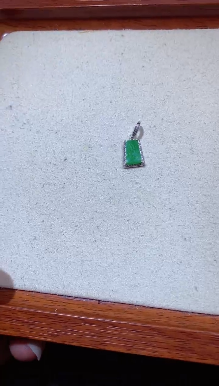 吊坠(不含链)18K金镶嵌翡翠马***姐111111