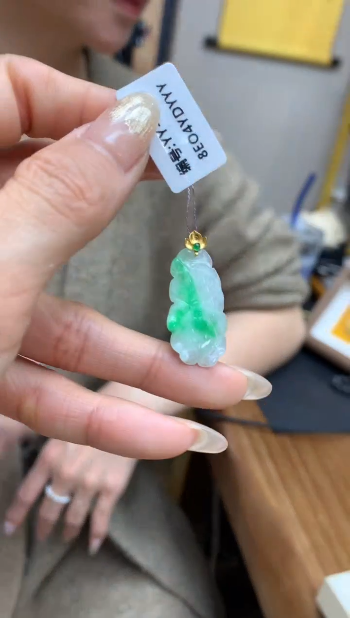 【闪购商品】翡翠颈饰18K金镶嵌白菜