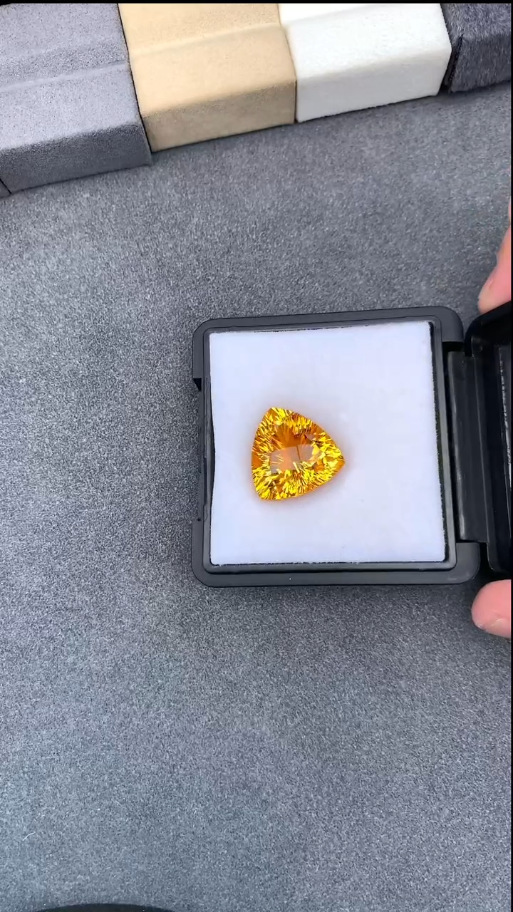 【闪购商品】黄晶裸石未镶嵌20.75克拉