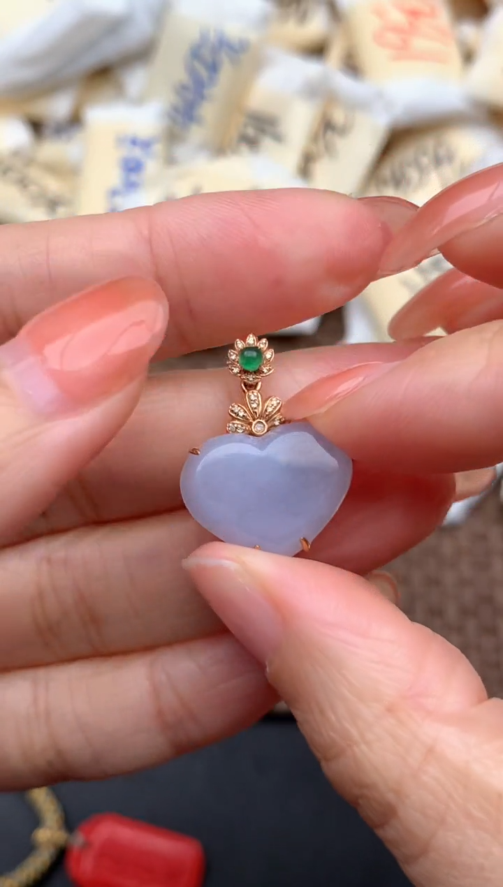 18K金镶嵌挂件翡翠一