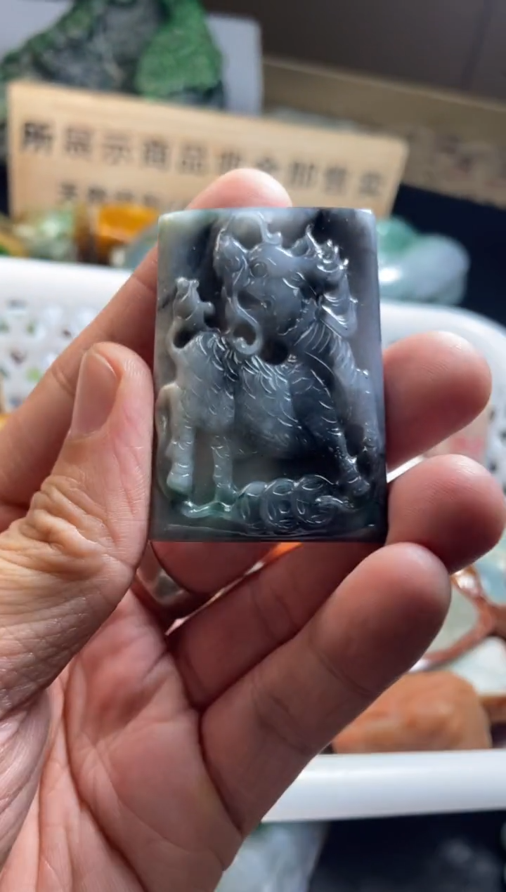 【闪购商品】定制翡翠未镶嵌麒麟