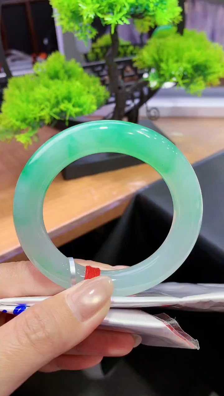 未镶嵌手镯翡翠- 天然缅甸A货翡翠55圆条总价70万定金2万