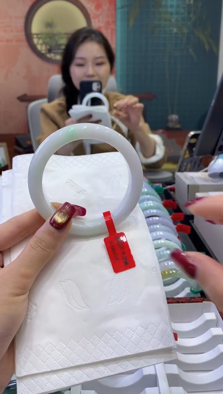 【闪购商品】翡翠手镯未镶嵌多人08782