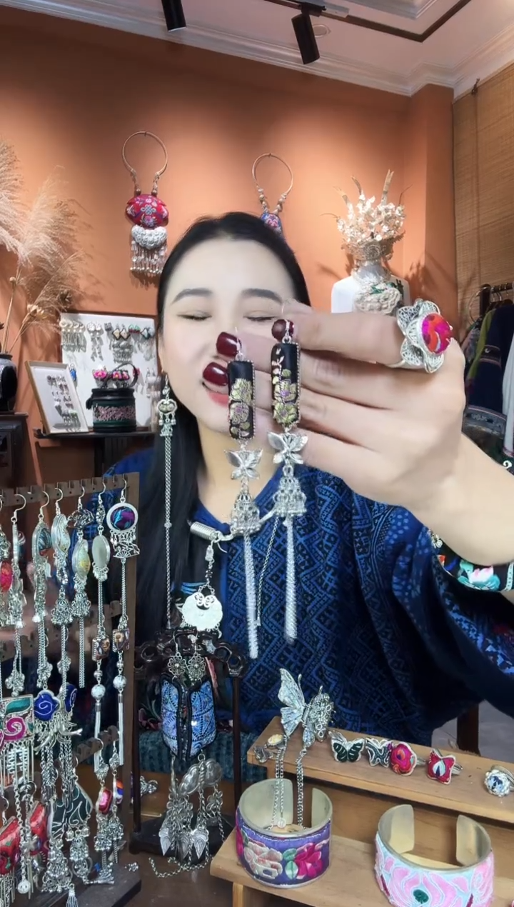 【闪购商品】刺绣纯手工民族风耳环