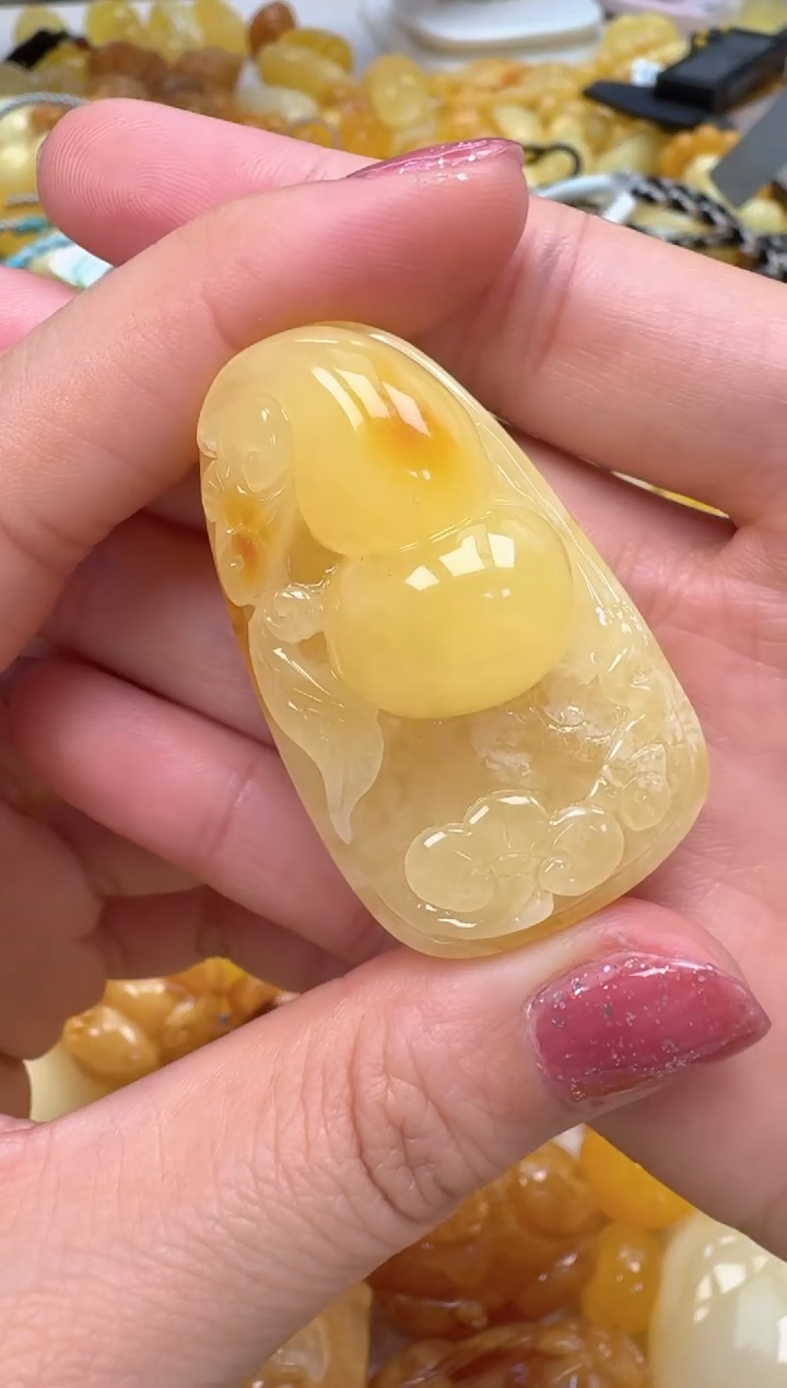 裸石琥珀未镶嵌如图