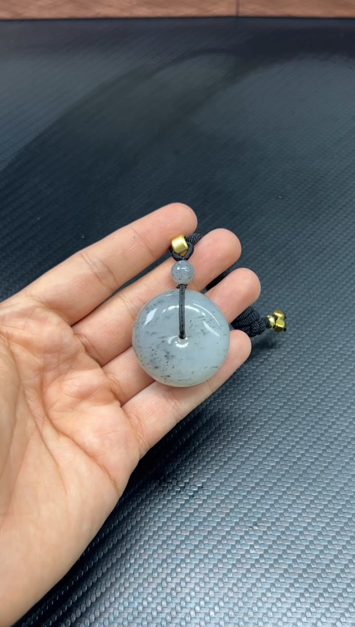 吊坠(赠链)未镶嵌和田玉黑山微色差平安扣mM