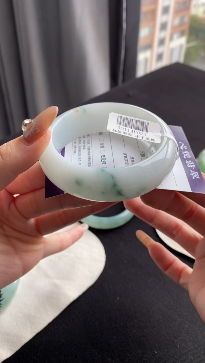 【闪购商品】翡翠手镯未镶嵌58正圈飘花--不退不换