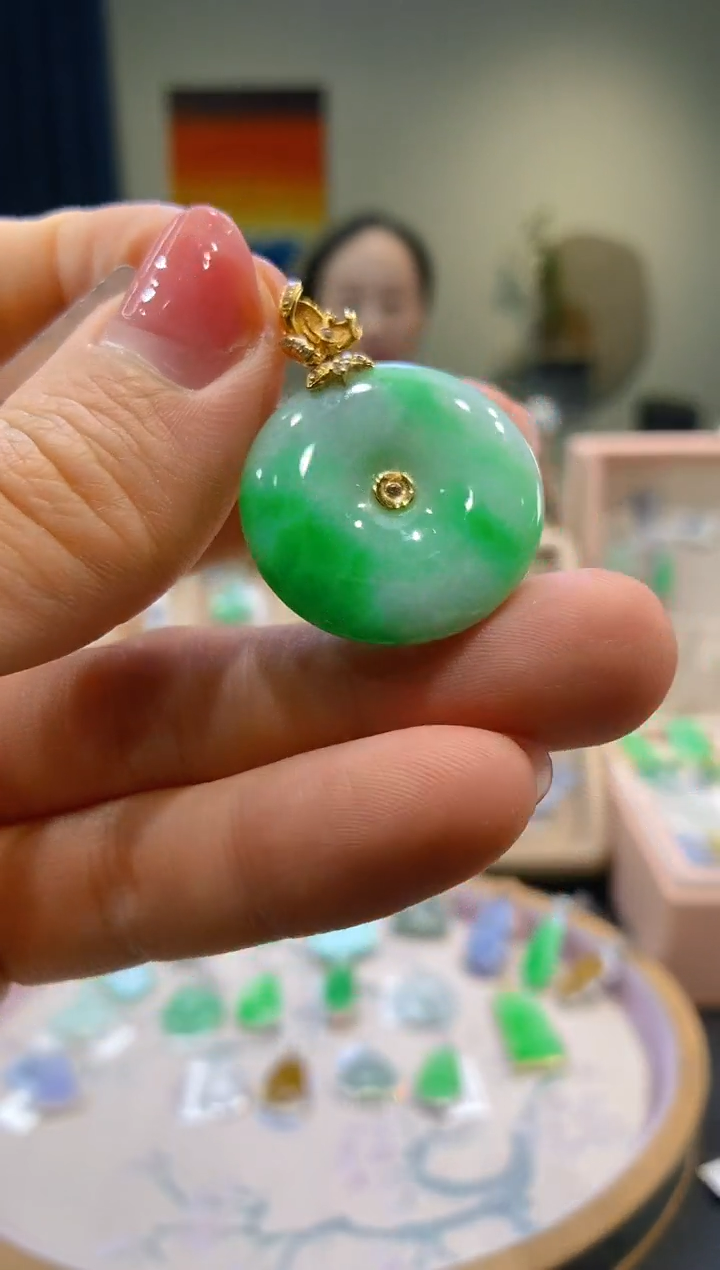 【闪购商品】翡翠吊坠(不含链)18K金镶嵌平安扣