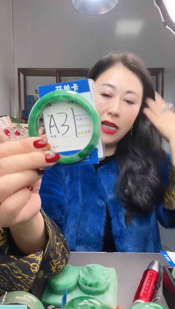 【闪购商品】石英质玉手镯未镶嵌非洲翠