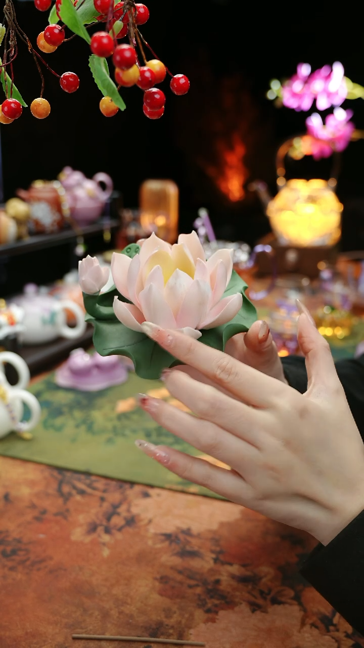 【闪购商品】陶瓷荷花摆件香插