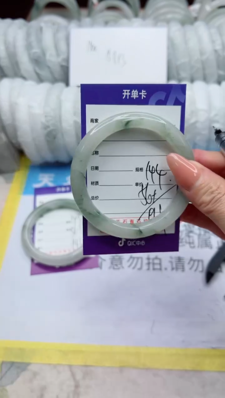 【闪购商品】石英质玉手镯未镶嵌144