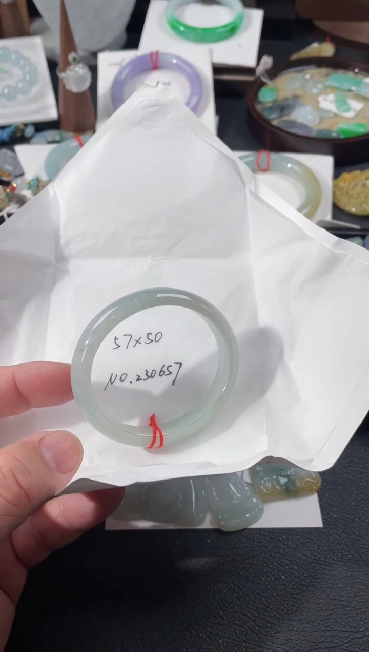 【闪购商品】翡翠手镯未镶嵌57贵妃