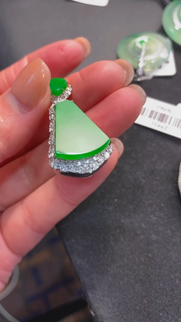 【闪购商品】翡翠颈饰未镶嵌无事牌