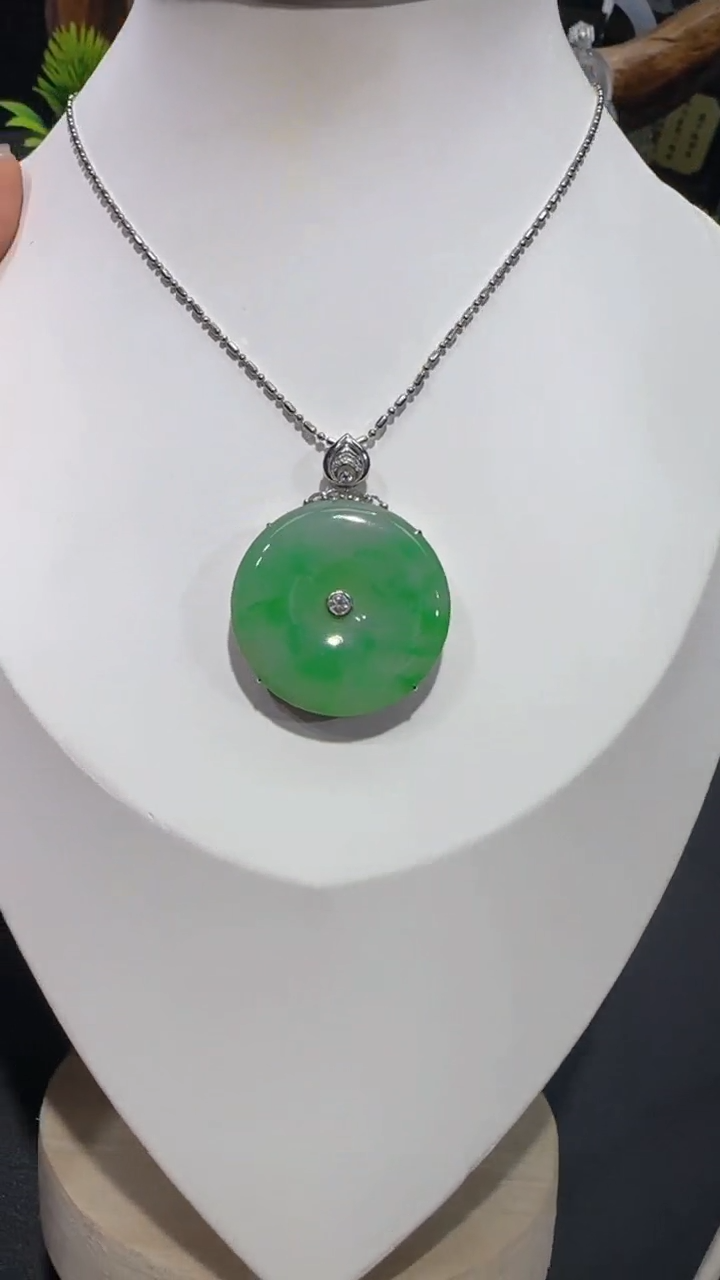 【闪购商品】翡翠吊坠(不含链)18K金镶嵌吊坠