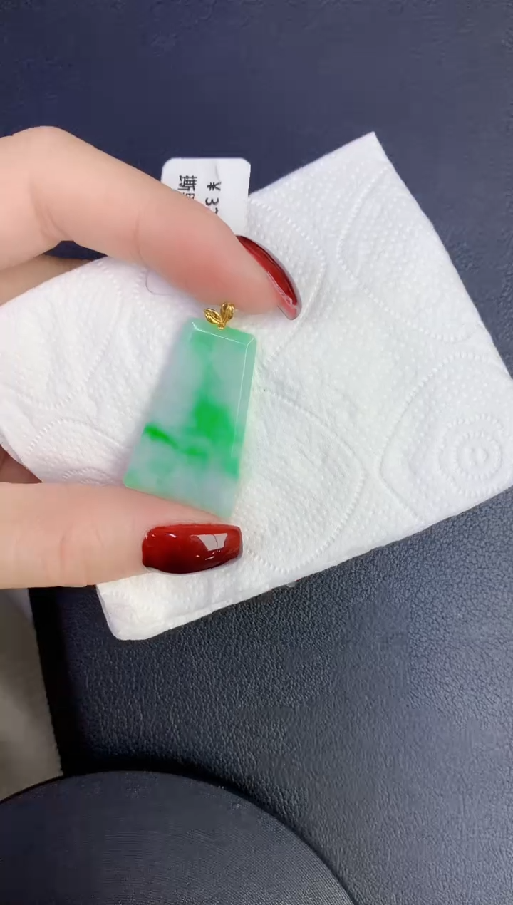 颈饰18K金镶嵌翡翠缅甸天然翡翠A货