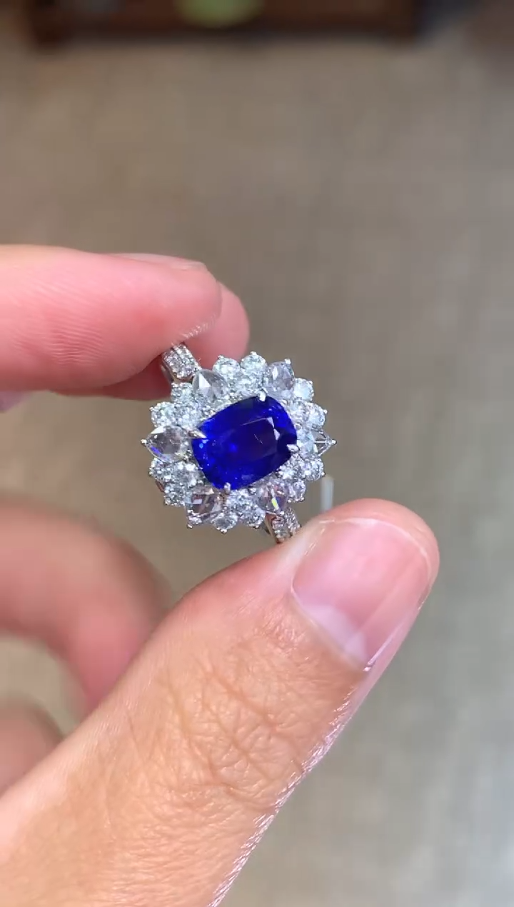 戒指蓝宝石18K金镶嵌2.13CT