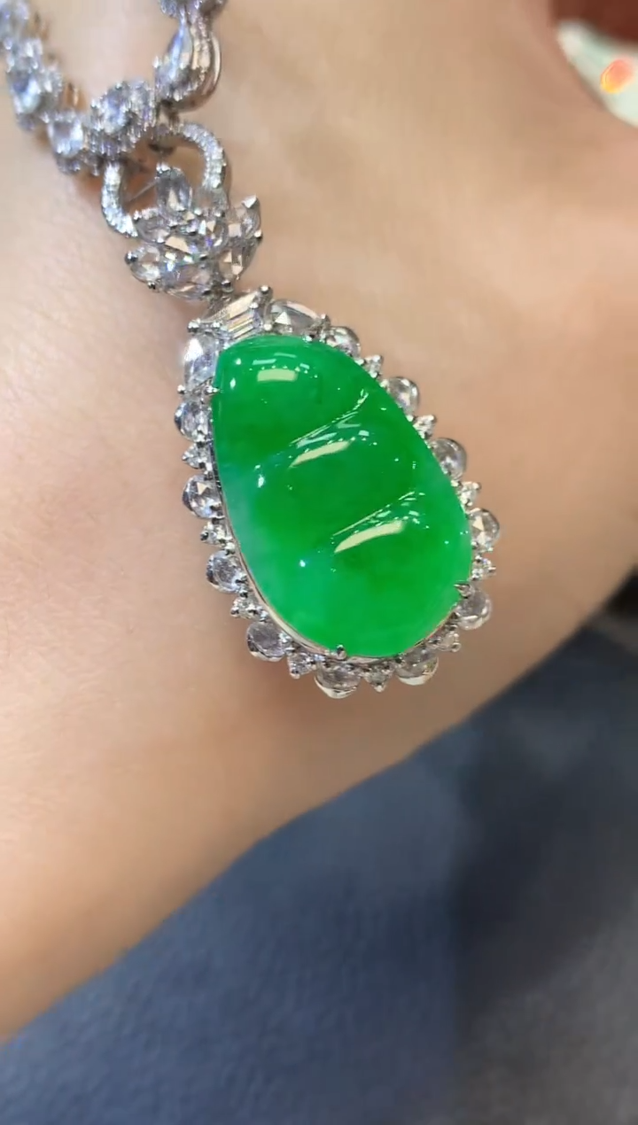 【闪购商品】翡翠吊坠(不含链)18K金镶嵌C37