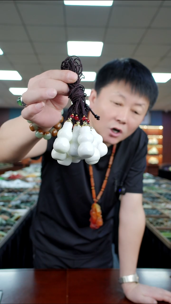 未镶嵌蛇纹石玉吊坠多样是发货随机发一