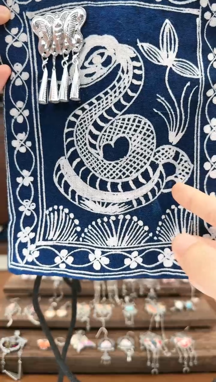 【闪购商品】织绣L48蚩梦苗族古绣