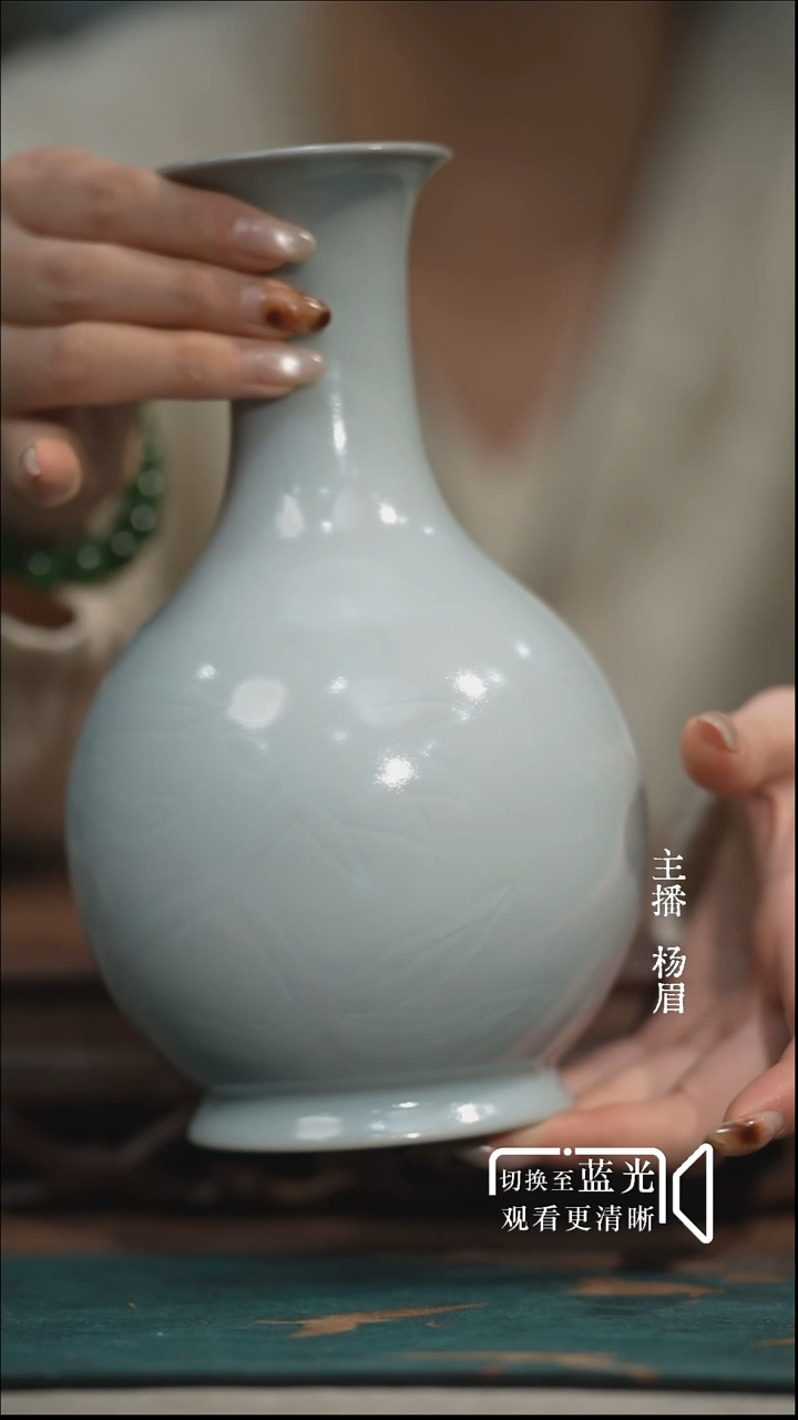 刻花鹅颈瓶-朱钰峰-青灰釉-微瑕-眉
